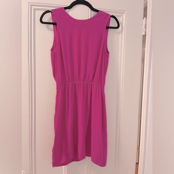 NWOT Blaque Label 100% Silk Fuchsia Sleeveless Mini Dress - Medium - Picture 3 of 8